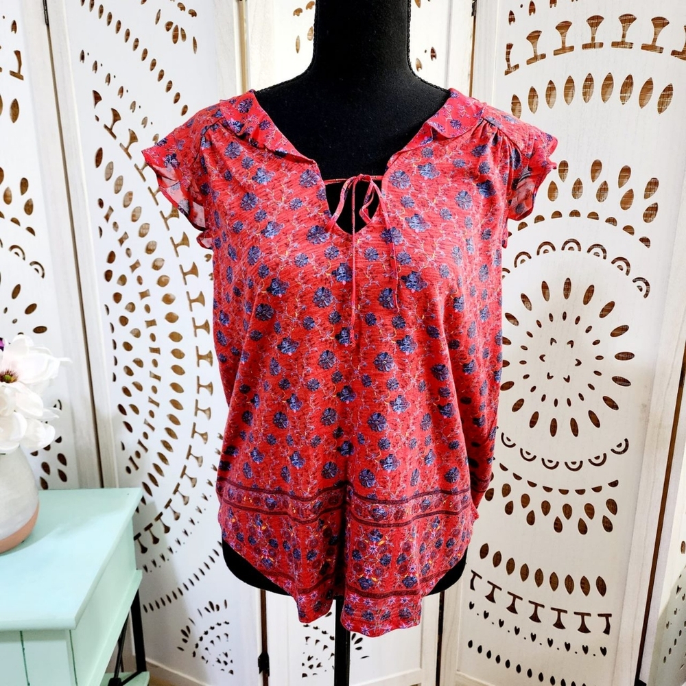 Lucky Brand Red Flutter Sleeve Short Sleeve Blouse with Blue Floral Pattern Sz M